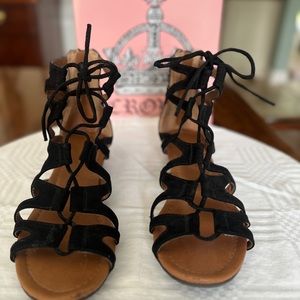 CROWN VINTAGE SUEDE SARAH GLADIATOR SANDAL IN BLACK, size 7. Like new!